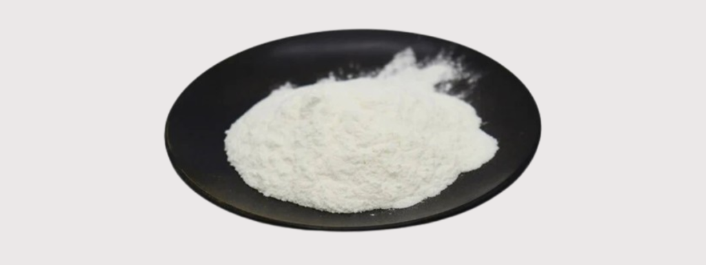 White color powder in black dish